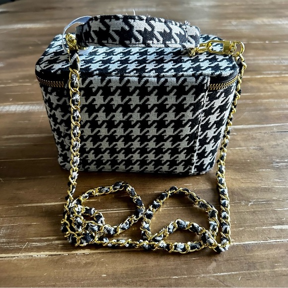 Vanity Case Chanel style Makeup Set The Glowiest Touches Eye and Lip - Picture 7 of 16